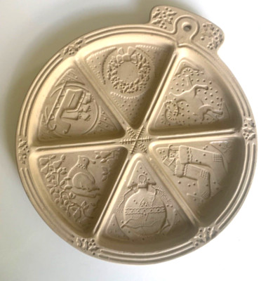 Vintage SASSAFRAS Cookie Mold CHRISTMAS ORNAMENT Pie Wreath Reindeer 9.75'' USA