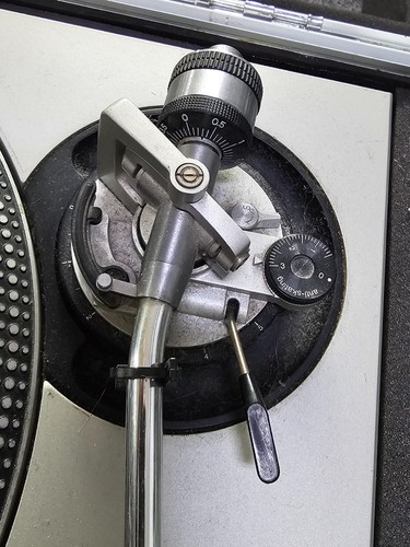 Technics SL-1200MK2-M Quartz Direct Drive DJ Turntable w/ Road Runner Case - Picture 2 of 13