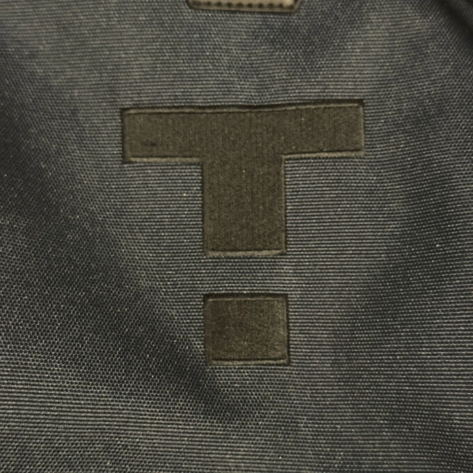 Mochila Timbuk2 Tuck Pack Azul Marino Funda para Laptop Viaje Bolso Escolar Logo Foto 3 de 4