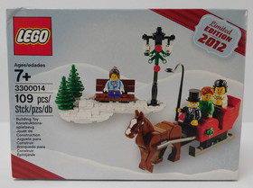 100% - 2012 LEGO CHRISTMAS SET 3300014 Horse Drawn Sleigh Bench Snow Minifigures