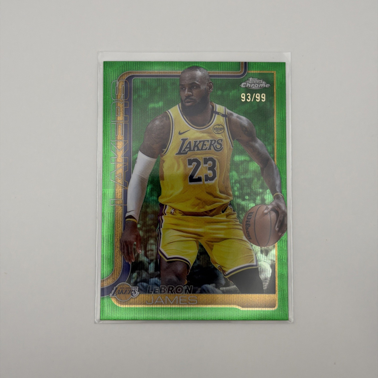 2025-26 Topps Chrome #127 LeBron James Green Wave Refractor /99 Lakers SSP