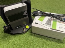 SkyTrak Personal Launch Monitor Golfsimulator mit Schutzhülle aus Metall