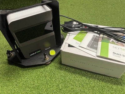 SkyTrak Personal Launch Monitor Golfsimulator mit Schutzhülle aus Metall - Bild 1 von 2