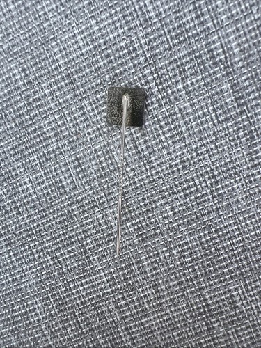 Vintage MAZDA HAT PIN LAPEL PIN AUTOMOBILE Stick Pin - Picture 3 of 4