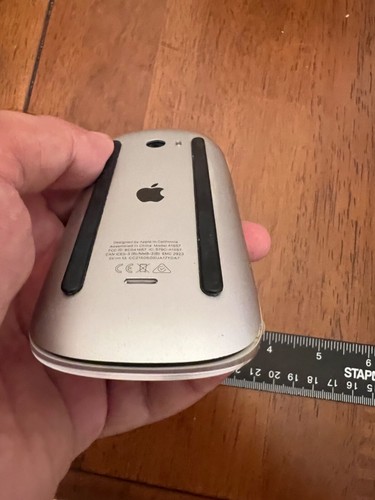 Apple Magic Mouse 2 Wireless White Silver Multi Touch Surface A1657 Original - Picture 8 of 9
