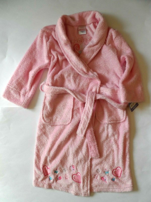 Girl's Xhilaration Princess Pink Robe Size: XS  ()