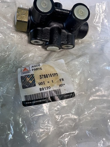 MASSEY FERGUSON/ CHALLENGER PRESSURE VALVE 3788151M1 - Picture 3 of 5