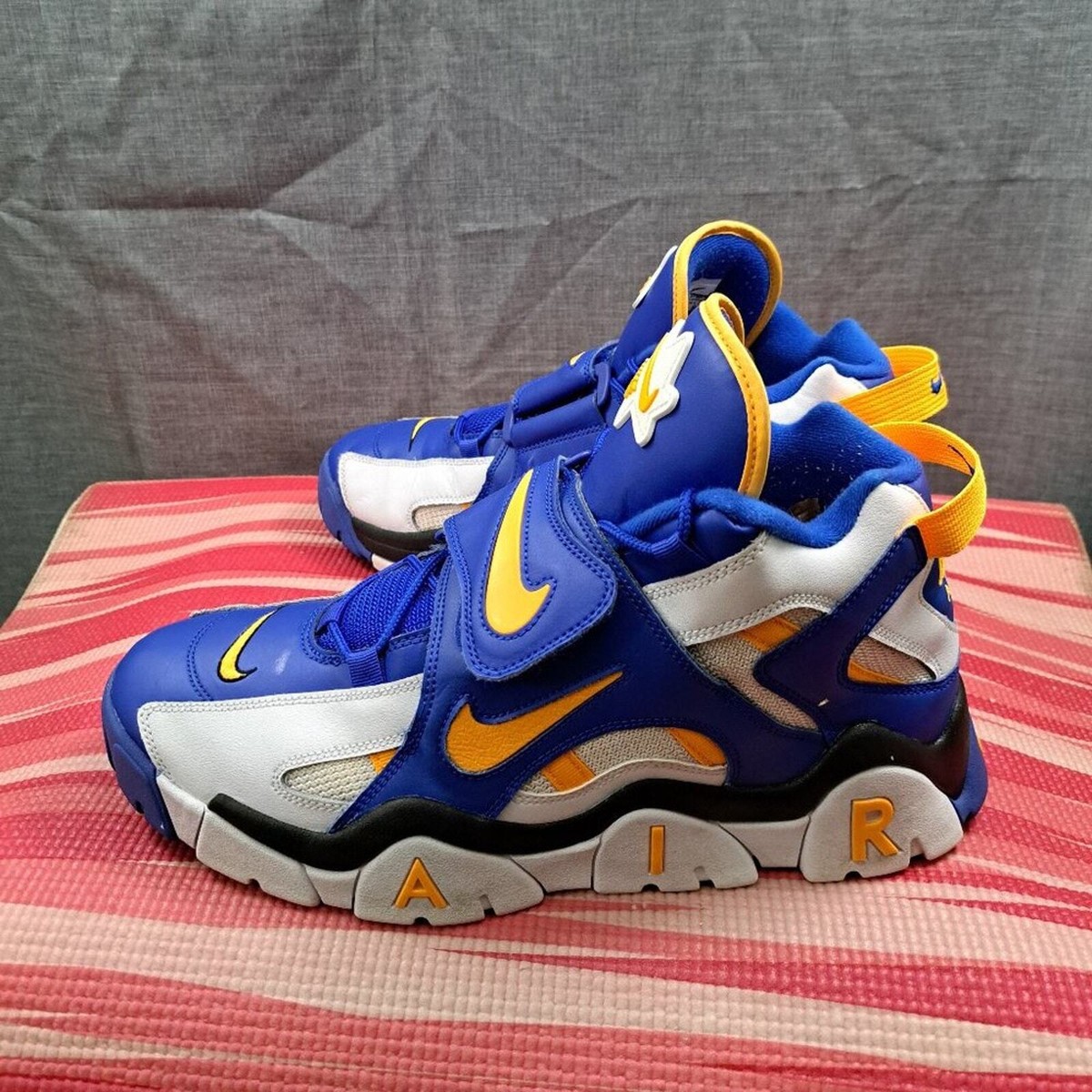 Nike Air Barrage Mens Shoe Size 13 AT7847-100 Mid Blue Nike Air Barrage Mens Shoe Size 13 AT7847-100 Mid Blue