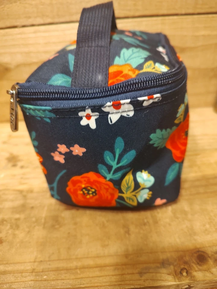 Bolsa de cosméticos N Gil de lona 4 1/2 pulgadas de alto 8 pulgadas de ancho Foto 4 de 4