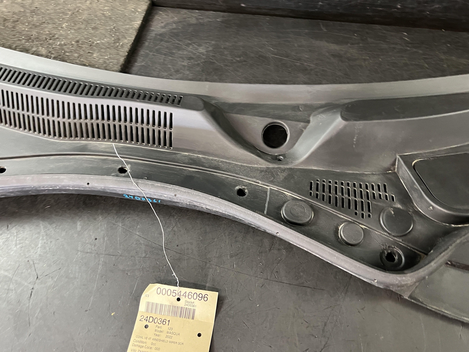 17-22 MASERATI QUATTROPORT COWL VENT WINDSHIELD WIPER SCREEN PANEL ID 670010468