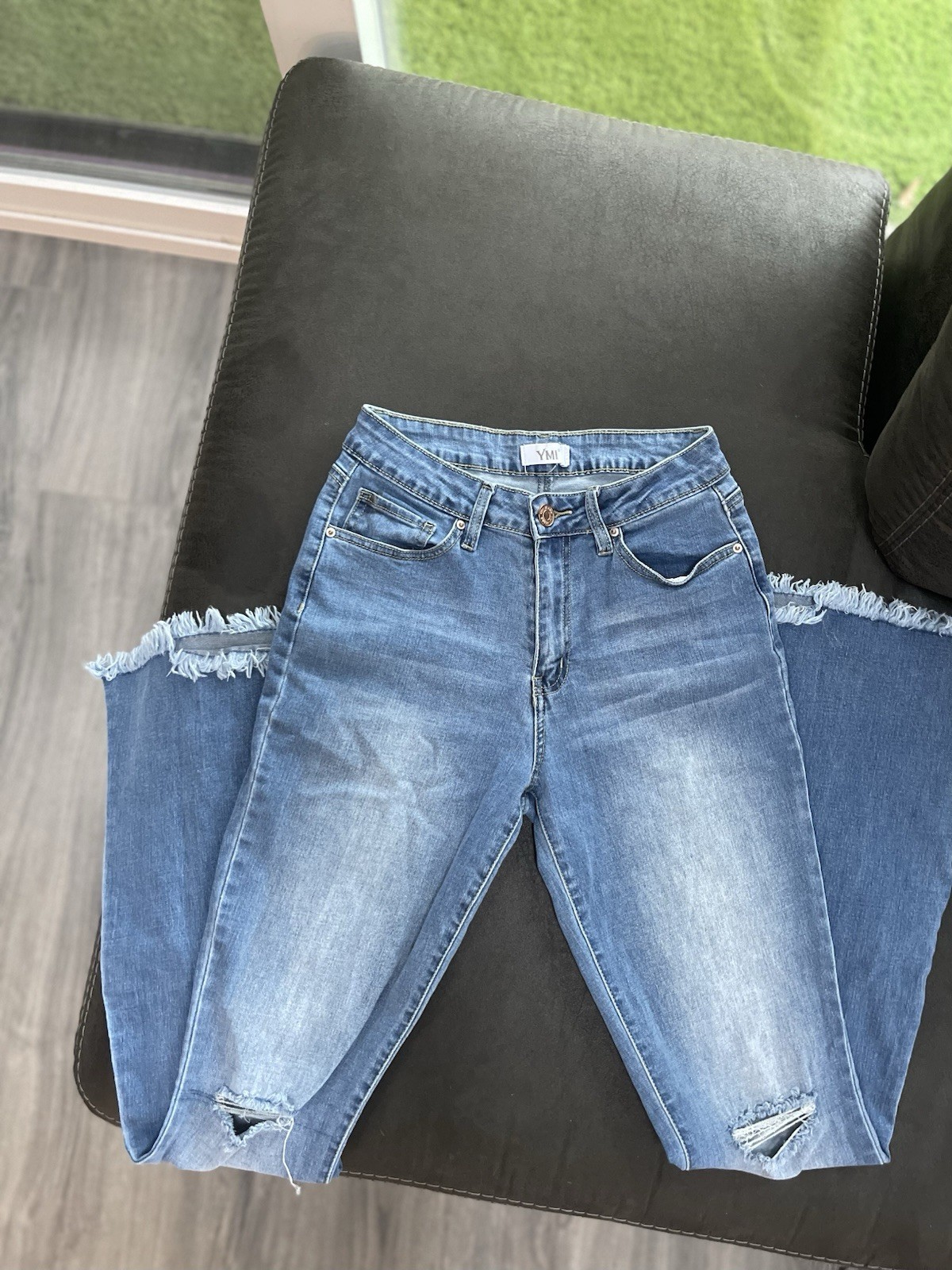YMI Women's Blue Jeans Size 7 Flared-Bootcut