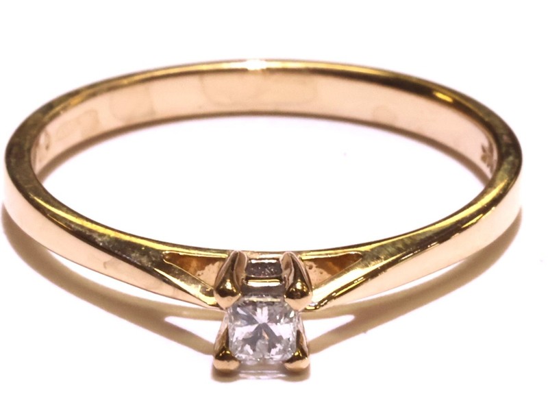 14k Yellow gold natural .10ct princess cut diamond ring 1.8g engagement band 7
