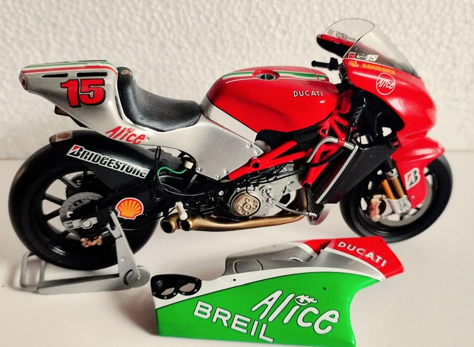MINICHAMPS 1:12   DUCATI DESMOSEDICI  .  SETE GIBERNAU  .  MOTOGP 2006 - Photo 3/4