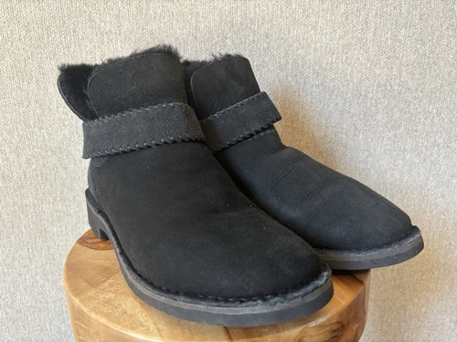 UGG AUSTRALIA Mckay Ankle Boots Women’s 1012358 Suede Black Size 7.5 - Picture 2 of 17