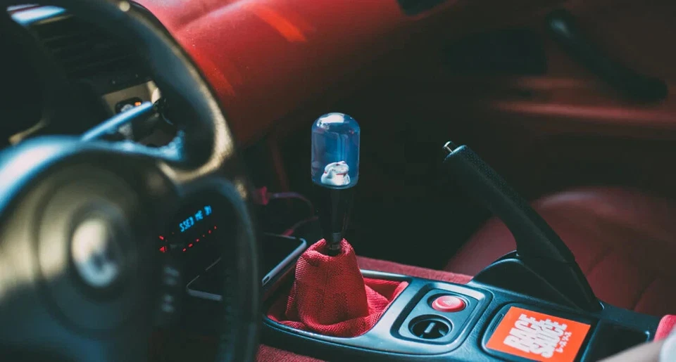 Cubierta de bota JDM Bride Racing Hyper Fabric Shifter JDM Universal (Rojo) Foto 2 de 4