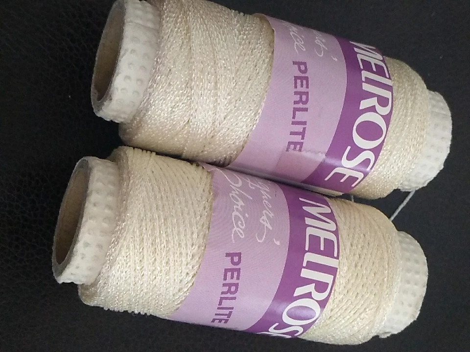 Пряжа перлит MELROSE белый металлик блестки лот из 2 мотков 100 ярдов каждый  - Изображение 3 из 4