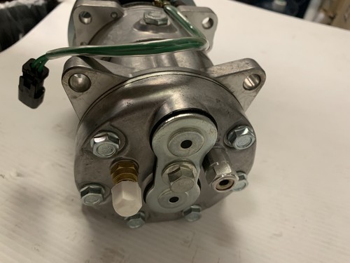 New 4726 124728 compressor - Picture 2 of 4