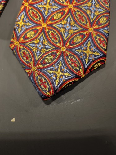Cravatta seta Haines & Bonner fiore geometrico arancione con accenti blu e oro - Foto 3 di 10