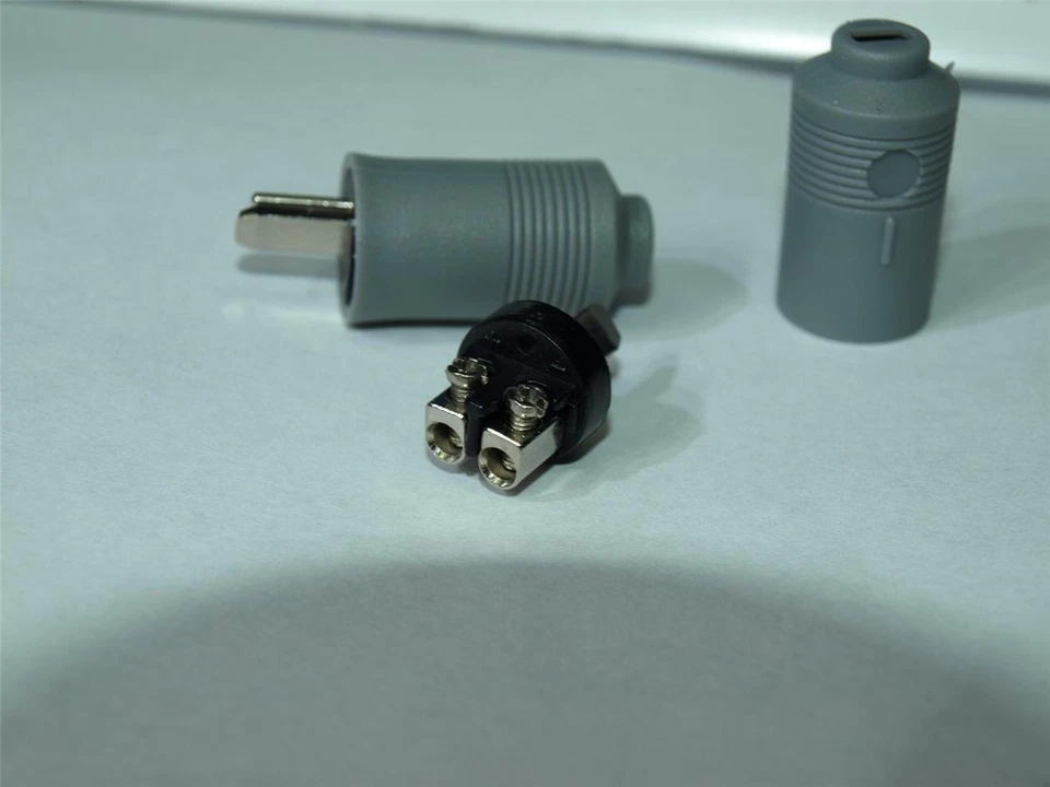 COMPATIBLE CON B&O *NUEVO* 2 PINES DIN ALTAVOZ ENCHUFES TORNILLO REF 999