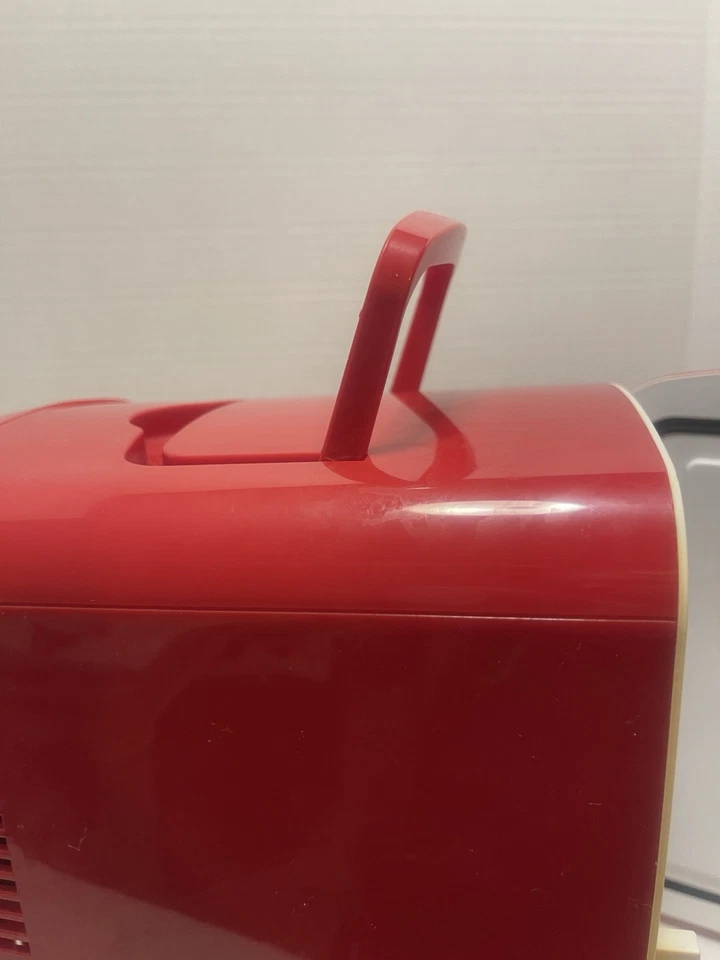 Igloo Retro Mini Nevera Rojo 4L/6-Lata Portátil Enfriador Calentador Mango Estante Foto 3 de 4