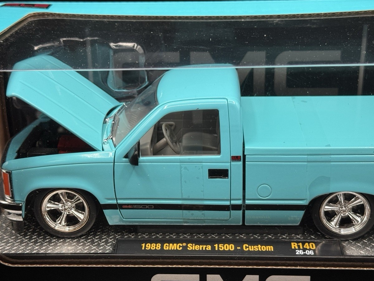 M2 Machines GMC Trucks - 1988 GMC Sierra 1500 - Custom 1:24 R140