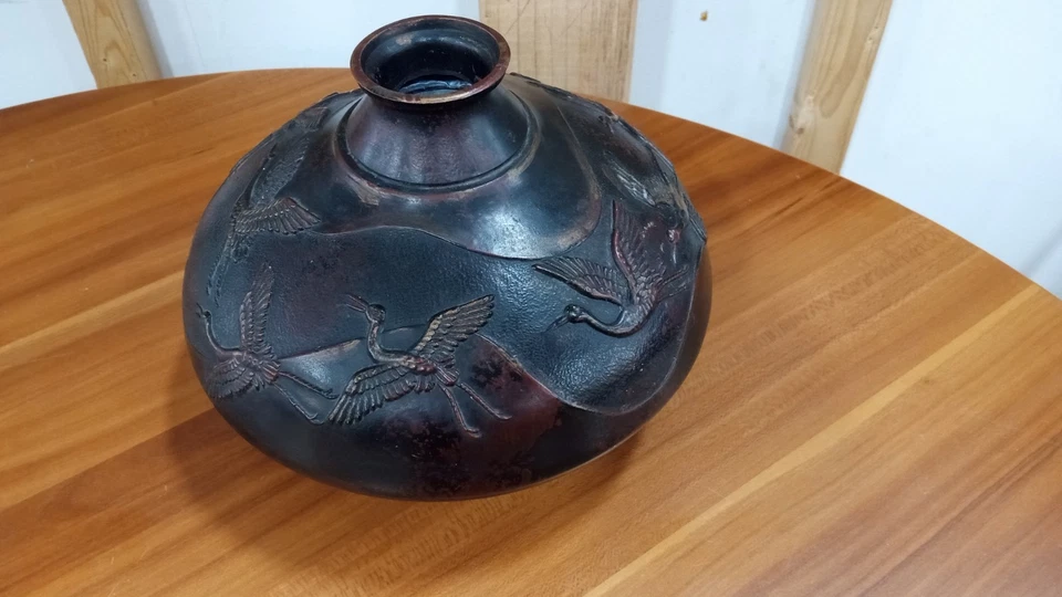 Guindastes de vaso de bronze do período Meiji japonês 7-1/8" diâmetro, 5-1/2" altura - Imagem 2 de 4