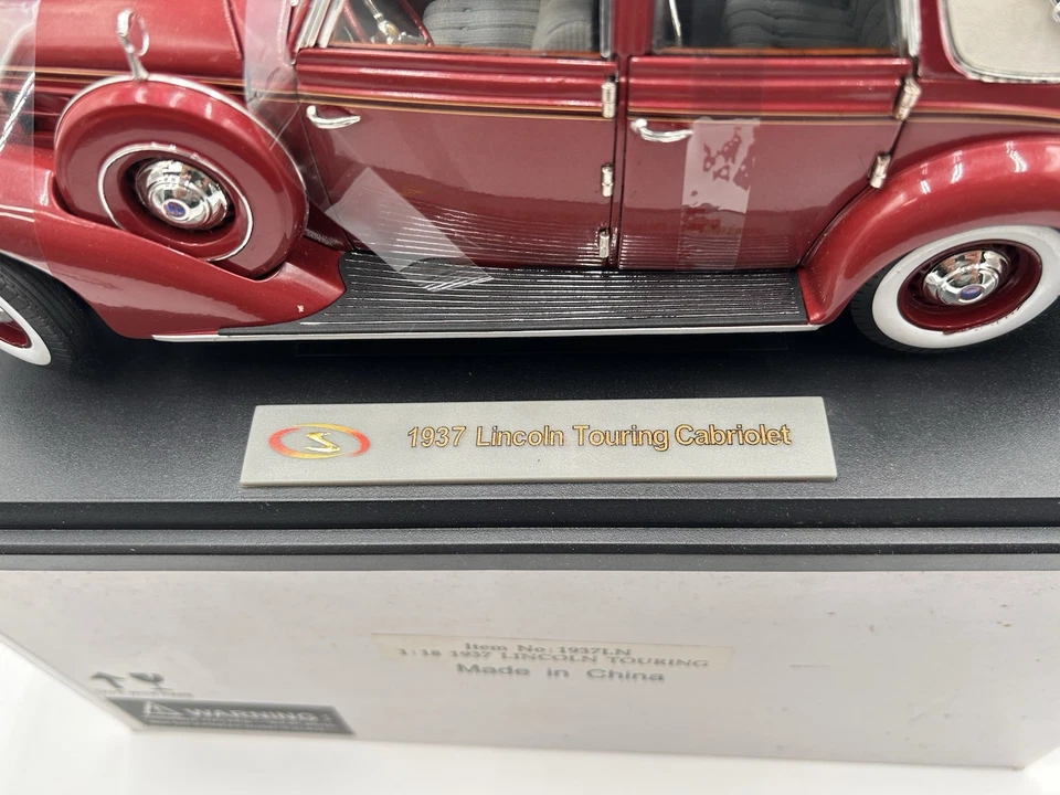 Signature 1/18 1937 Lincoln K  Touring Cabriolet Burgundy, Stately Model NOS - Image 3 of 4