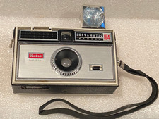 Vintage 4" Kodak Instamatic 104 Camera w/Used Flash Cube Pre-owned r2