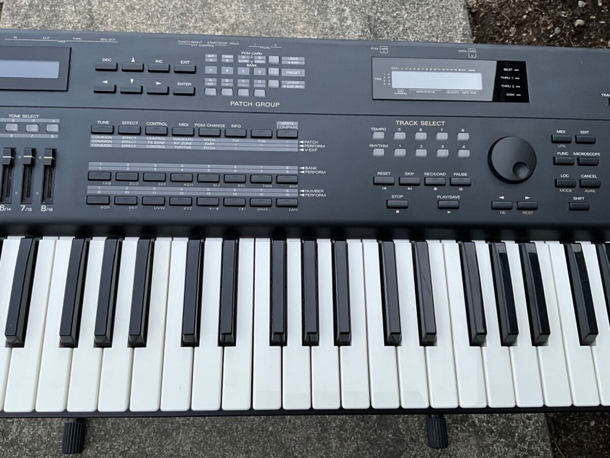 ROLAND JV-1000 MUSIC WORKSTATION SYNTHESIZER KEYBOARD, STAND ROLAND JV-1000 MUSIC WORKSTATION SYNTHESIZER KEYBOARD, STAND