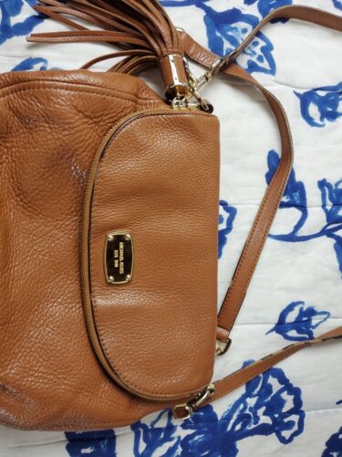 Michael Kors Bedford Brown Pebbled Leather Tassel Zipper Foldover Crossbody Bag+ - Picture 3 of 7