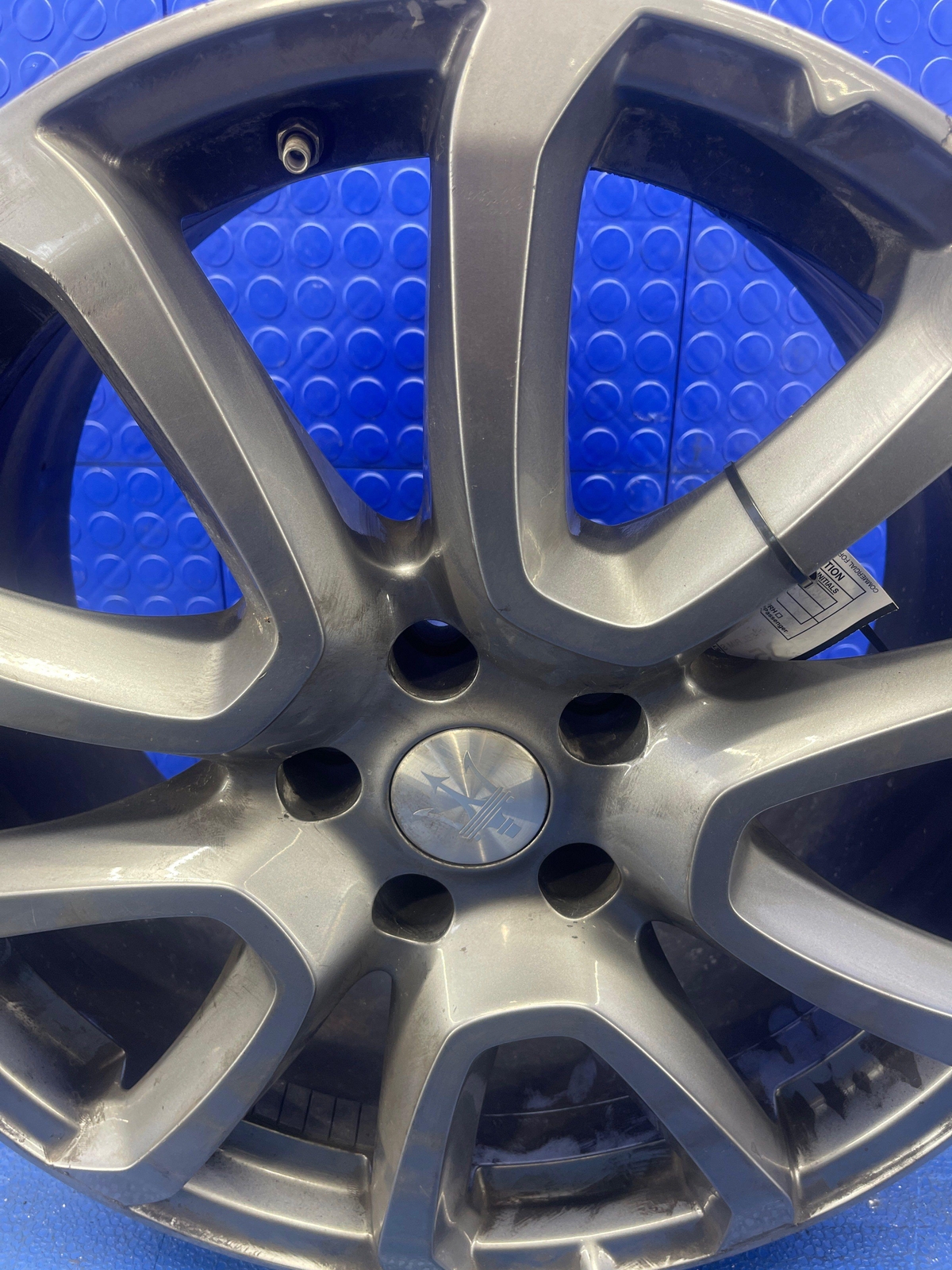 2017-2022 MASERATI LEVANTE OEM 19/8.5 5 V SPOKE WHEEL RIM SILVER *CURBED*