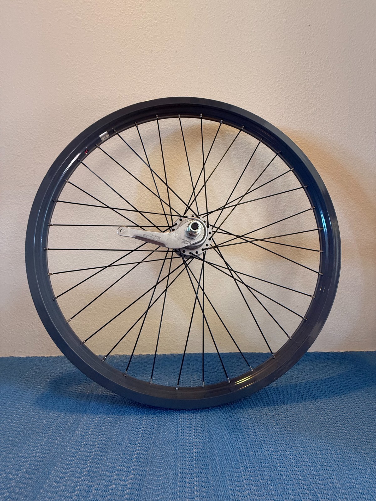 Electra Bike 24 inch, 3 speed shimano hub, rear wheel gray, cruiser