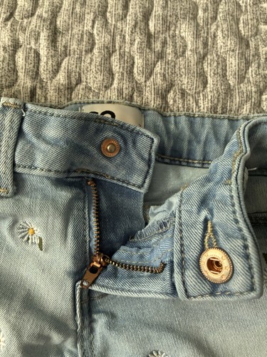 So Girls 7 Embroidered Daisy Distressed Stretch Denim Shorts - Picture 4 of 9