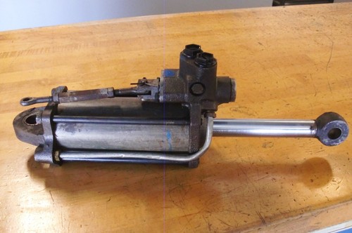 C5NN3N500C OEM FORD POWER STEERING CYLINDER ASSEMBLY FOR FORD TRACTORS