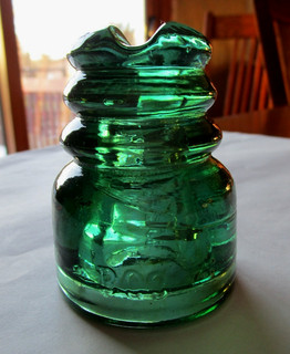 3" Mid1900's CD#586.2 UKRAINE Green AMBER SWIRL Glass RUSSIA Telephone INSULATOR