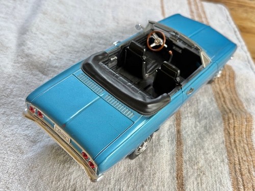 1969 Chevy Corvair Monza Diecast Model in 1/18 Scale by Road Signature No Box - Picture 3 of 15