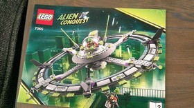 Alien Mothership (7065) 100% Complete w Minifigures, Instructions & Stickers