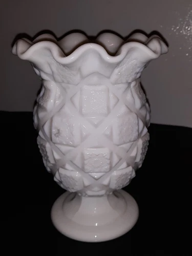 WESTMORELAND Scalloped Edge Vintage MILK GLASS Pedestal VASE Old Quilt Pattern