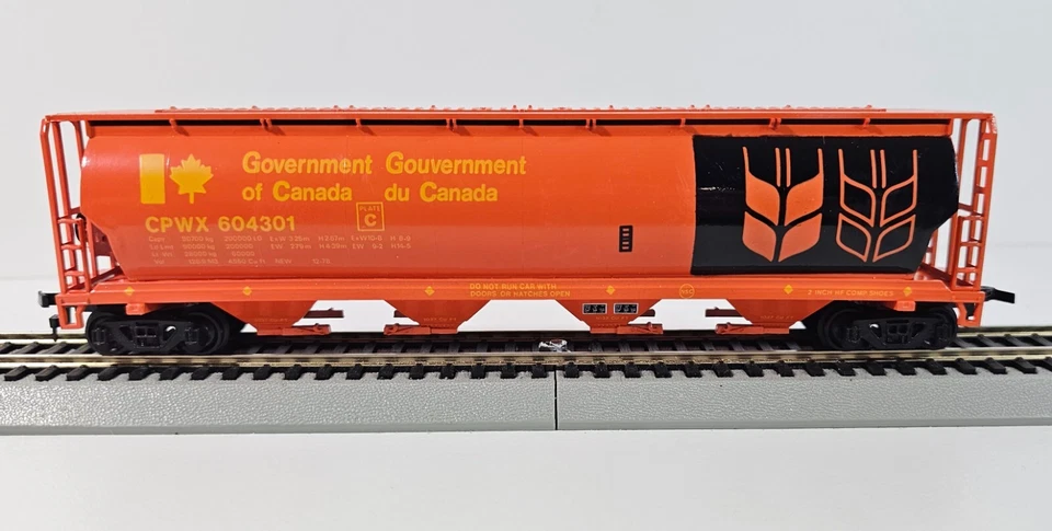 HO Bachman #76901 Canadian 4 Bay Cylindrical Hopper Gov't Of Canadia NOS - Image 2 of 4