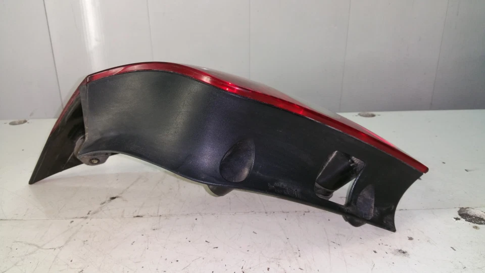 RENAULT LAGUNA MK2 2003 LHD ESTATE LUZ FRENO TRASERO DERECHO LÁMPARA OEM 8200002472 Foto 3 de 4