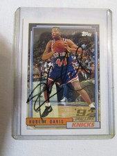 Signed AUTOGRAPHED Hubert Davis 1992 Topps Rookie #381 Knicks RC