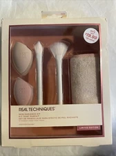 Real Techniques ~ Skin Radiance Kit~ Sponges, Brushes & MakeUp Remover Cloth