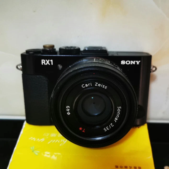 Sony DSC-RX1 Sony Cyber-shot Less than 3x Optical Zoom Digital