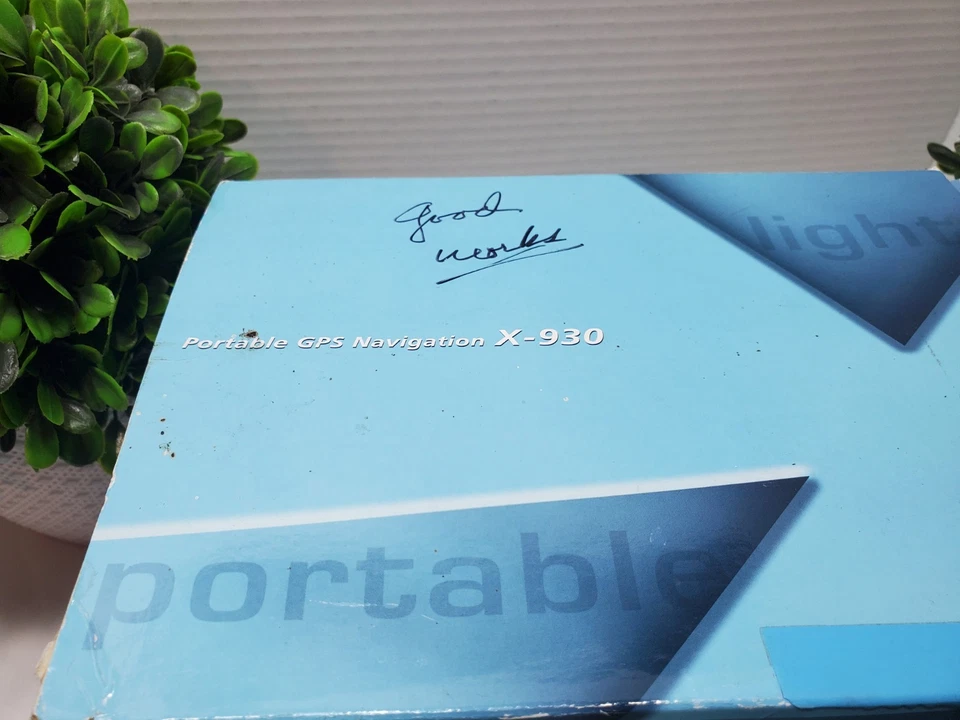 Navegación GPS portátil automotriz ViaMichelin X-930 🚗 Usado Foto 2 de 4