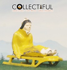 BARCLAY - VINTAGE LEAD FIGURE : B192 498 - GIRL ON SLED - YELLOW - XMAS   1021