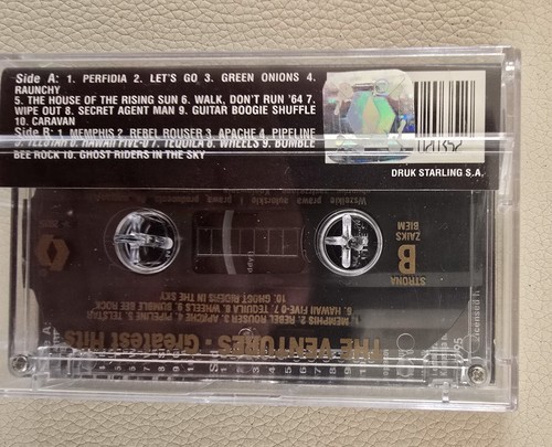 THE VENTURES " GREATEST HITS " CASSETTE - Picture 2 of 2