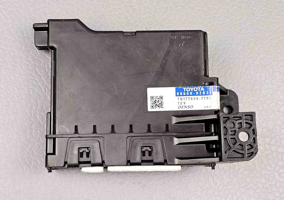 Módulo de controle amplificador de temperatura A/C Toyota Corolla 2014-2016 fabricante de equipamento original 8865002B31 - Imagem 3 de 4