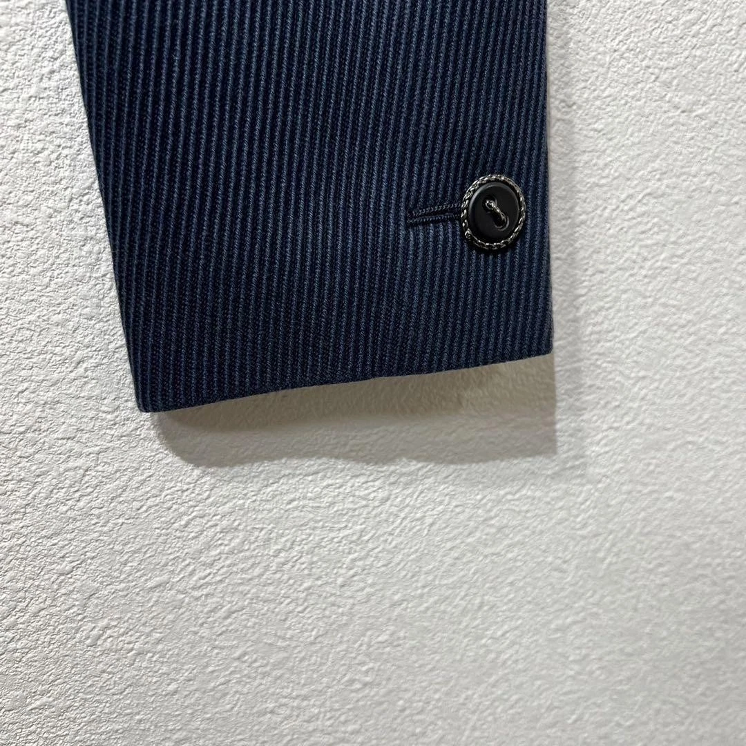 Rara giacca Chanel collo aperto marchio Coco catena monogramma