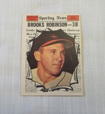 Top 10 Brooks Robinson Cards to Collect 30
