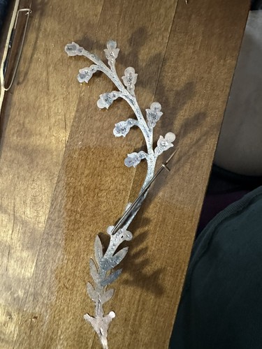 Vintage Stem Leaf Vine With Rhinestone Brooch - Picture 2 of 9